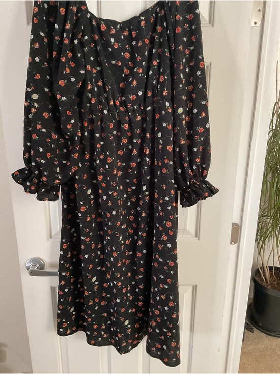 SHEIN Dresses & Skirts - SHEIN Black Floral Midi Dress with Red Rose Print